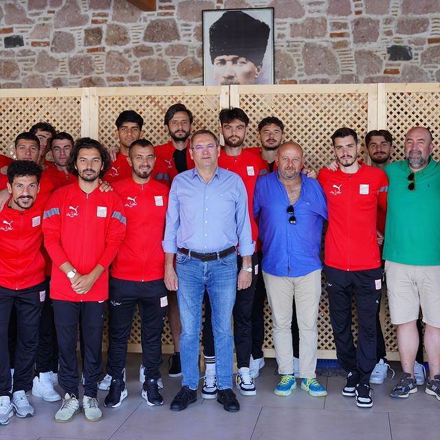 Ayvalıkgücü Belediyespor Kahvaltı Programıyla Yeni Sezona Hazırlanıyor