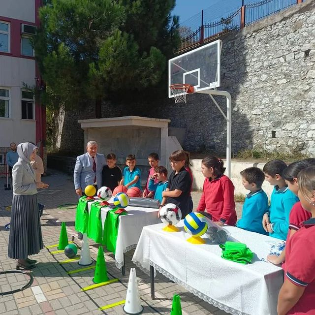 Balya Kaymakamı İrem Ayşegül ÇETİN, Zübeyde Hanım Yatılı Bölge Ortaokulu'nu Ziyaret Etti