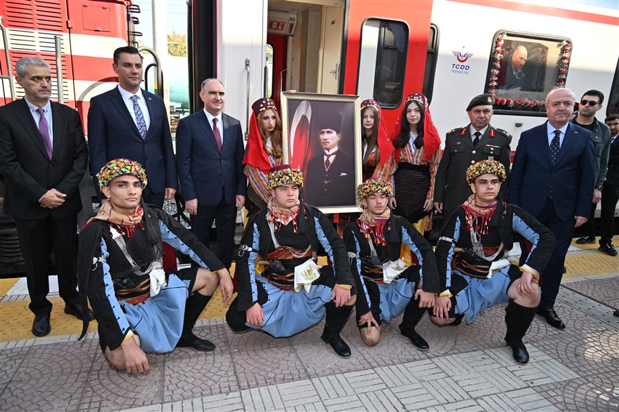 Türkiye Cumhuriyeti'nin Kurucusu Atatürk'ün Manisa'yı Onurlandırma Programı